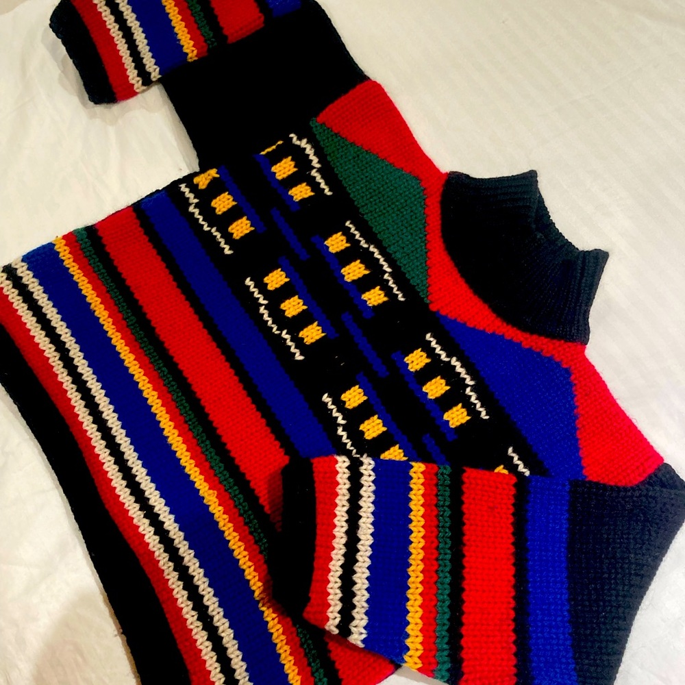 Multi-Colored, Geometric Patterned Front, Solid B… - image 1